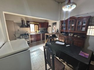Foto 12 de Casa en venta - 4 Dormitorios 2 Baños - 688mts2 - La Plata