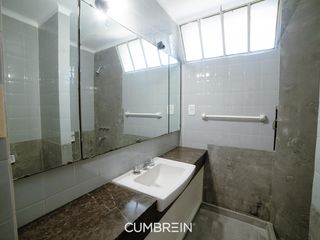 Foto 12 de Casa con amplio terreno y piscina en calle Blas Parera