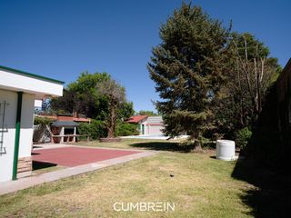 Foto 30 de Casa con amplio terreno y piscina en calle Blas Parera