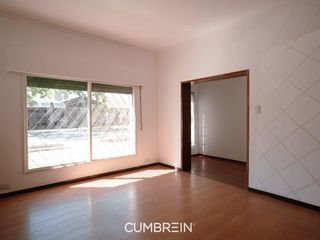 Foto 7 de Casa con amplio terreno y piscina en calle Blas Parera
