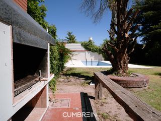 Foto 29 de Casa con amplio terreno y piscina en calle Blas Parera