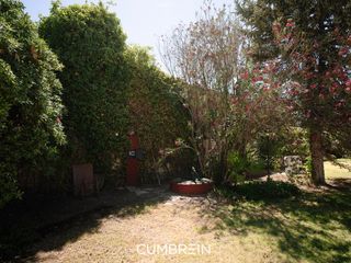 Foto 33 de Casa con amplio terreno y piscina en calle Blas Parera