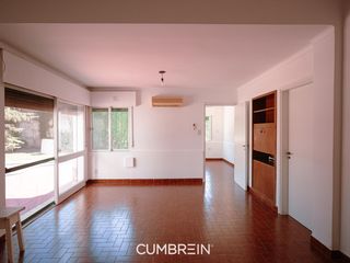 Foto 9 de Casa con amplio terreno y piscina en calle Blas Parera