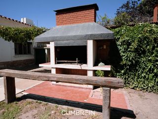 Foto 36 de Casa con amplio terreno y piscina en calle Blas Parera