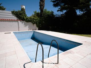 Foto 4 de Casa con amplio terreno y piscina en calle Blas Parera