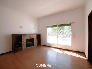 Foto 6 de Casa con amplio terreno y piscina en calle Blas Parera