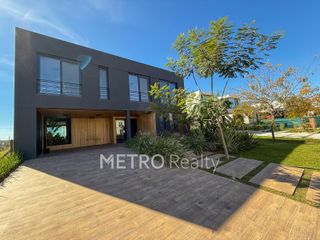 Foto 45 de Casa en venta al lago central con 5 habitaciones en Marinas, Puertos