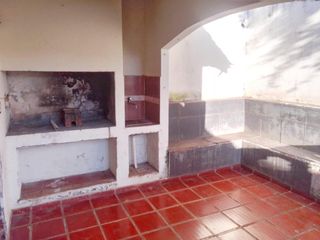 Foto 7 de Casa en venta - 2 Dormitorios 1 Baño - Cocheras - 185Mts2 - Puerto Iguazu