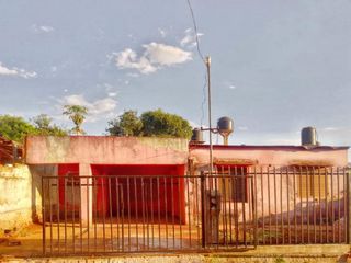Foto 1 de Casa en venta - 2 Dormitorios 1 Baño - Cocheras - 185Mts2 - Puerto Iguazu