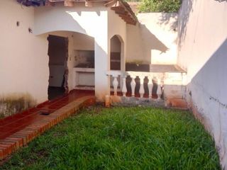 Foto 8 de Casa en venta - 2 Dormitorios 1 Baño - Cocheras - 185Mts2 - Puerto Iguazu