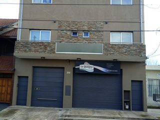 Foto 2 de Casa 7 ambientes con local comercial aprox 600m2 en 3 plantas en venta - Ezpeleta