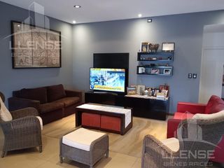 Foto 11 de Casa 7 ambientes con local comercial aprox 600m2 en 3 plantas en venta - Ezpeleta