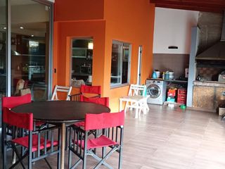 Foto 10 de Casa 7 ambientes con local comercial aprox 600m2 en 3 plantas en venta - Ezpeleta