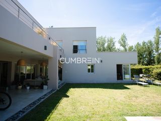 Foto 52 de Moderna casa en venta en La Campiña Barrio Privado