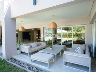 Foto 14 de Moderna casa en venta en La Campiña Barrio Privado
