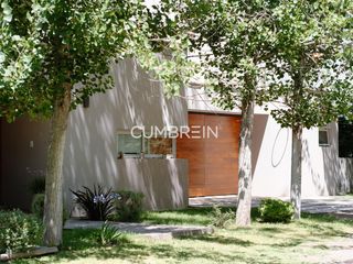 Foto 3 de Moderna casa en venta en La Campiña Barrio Privado