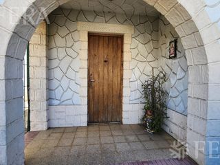 Foto 2 de Venta de casa 3 ambientes con jardin y cochera en Quilmes