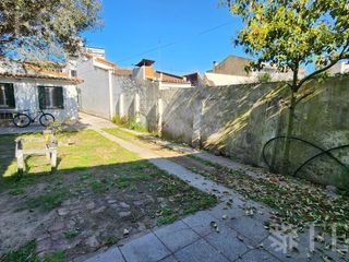 Foto 27 de Venta de casa 3 ambientes con jardin y cochera en Quilmes