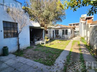 Foto 26 de Venta de casa 3 ambientes con jardin y cochera en Quilmes