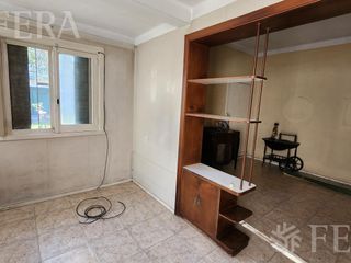 Foto 9 de Venta de casa 3 ambientes con jardin y cochera en Quilmes
