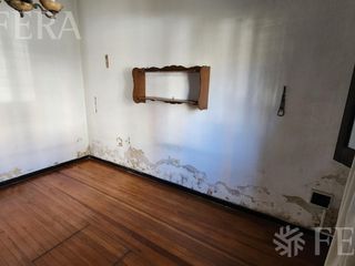 Foto 14 de Venta de casa 3 ambientes con jardin y cochera en Quilmes