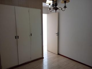 Foto 10 de 2 ambientes a  2 cuadras pza. ARENALES . LATERAL CON VISTA ABIERTA con Balcón . Expensas incluyen Aysa