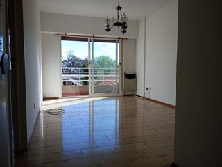 Foto 1 de 2 ambientes a  2 cuadras pza. ARENALES . LATERAL CON VISTA ABIERTA con Balcón . Expensas incluyen Aysa