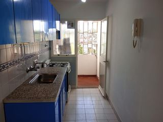Foto 14 de 2 ambientes a  2 cuadras pza. ARENALES . LATERAL CON VISTA ABIERTA con Balcón . Expensas incluyen Aysa