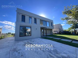 Foto 1 de Casa en  Venta  4 ambientes  con Pileta  Puertos Escobar Zona Norte