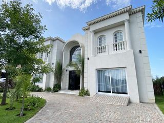 Foto 4 de Venta Casa Al Rio en El Yacht Nordelta Tigre