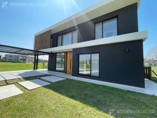 Foto 2 de Casa en venta en  Chateau