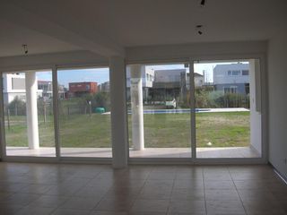 Foto 9 de Venta Casa a Estrenar 6 Ambientes Los Lagos Nordelta Tigre