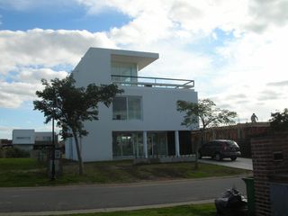 Foto 5 de Venta Casa a Estrenar 6 Ambientes Los Lagos Nordelta Tigre