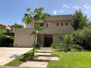 Foto 1 de CASA A LA VENTA PARA MUDARSE YA!!!