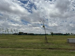 Foto 1 de Terreno con frente sur perimetral en Vida Club de Campo - 190