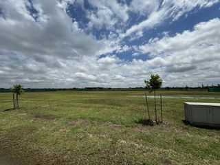 Foto 1 de Terreno con frente Sur y fondo al reservorio en Vida Club de Campo - 110