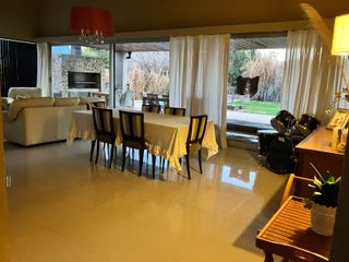 Foto 1 de Casa venta Escobar Barrio Las liebres 3/4 dormitorios con pileta
