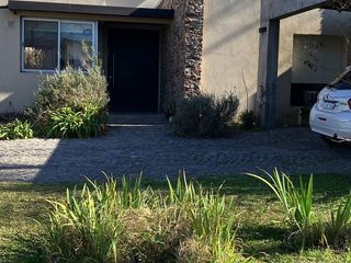 Foto 2 de Casa venta Escobar Barrio Las liebres 3/4 dormitorios con pileta