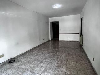 Foto 2 de Departamento 3 ambientes en Venta con Cochera - Boedo