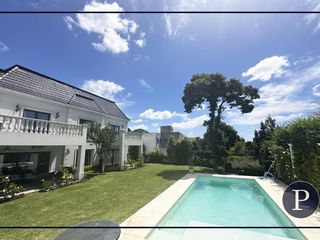Foto 4 de Residencia de categoría en Los Troncos