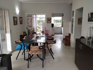 Foto 2 de Casa en  venta en Country del Banco Provincia, lote 298m2