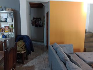 Foto 3 de Casa en venta - 4 Dormitorios 2 Baño - 400mts2 - La Plata