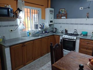 Foto 6 de Casa en venta - 4 Dormitorios 2 Baño - 400mts2 - La Plata