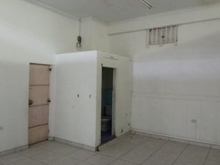 Foto 3 de Local en zona comercial cerca a Galeria Azul en La Victoria