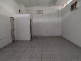 Foto 8 de Local en zona comercial cerca a Galeria Azul en La Victoria