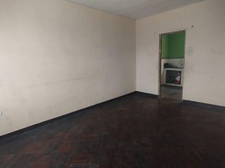 Foto 3 de Amplia Casa de 2 pisos en Cercado de Lima