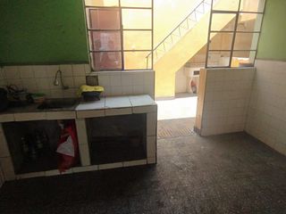 Foto 4 de Amplia Casa de 2 pisos en Cercado de Lima