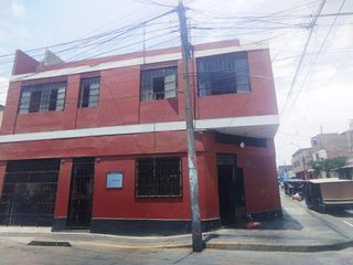 Foto 1 de Amplia Casa de 2 pisos en Cercado de Lima