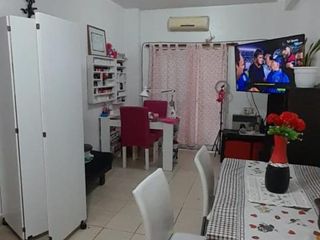 Foto 4 de SE VENDE DPTO 2 AMB. EN PB   CON PATIO  APTO PROFESIONAL