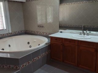 Foto 12 de Casa en alquiler de 4 dormitorios c/ cochera en Martínez